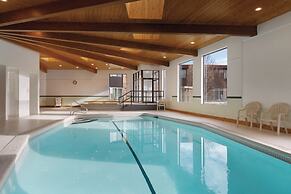 Delta Hotels by Marriott Helena Colonial