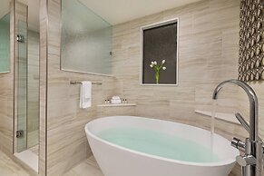 Delta Hotels by Marriott Helena Colonial