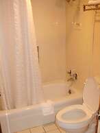 Trade Winds Central Inn