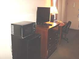 Trade Winds Central Inn