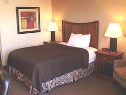 Trade Winds Central Inn