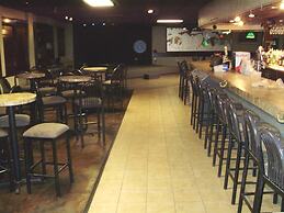 Trade Winds Central Inn