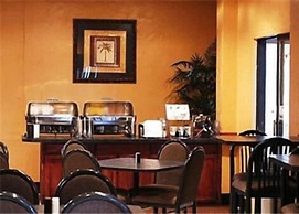 Trade Winds Central Inn