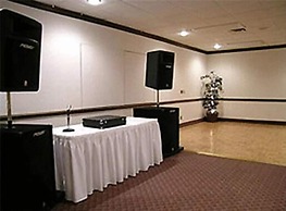 Trade Winds Central Inn