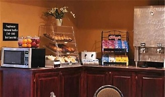 Trade Winds Central Inn