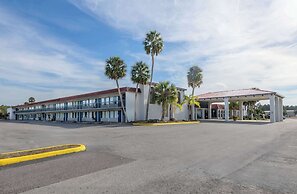 Motel 6 Spring Hill, FL - Weeki Wachee