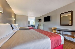 Motel 6 Cookeville, TN