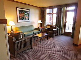 Canal Park Lodge