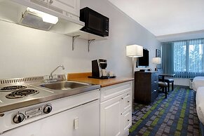 Days Inn by Wyndham Victoria Airport Sidney