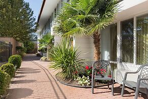 Days Inn by Wyndham Victoria Airport Sidney