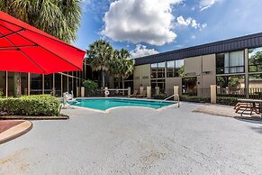 Red Roof Inn PLUS+ & Suites Houston - IAH Airport SW