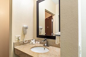 Red Roof Inn PLUS+ & Suites Houston - IAH Airport SW
