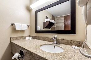 Red Roof Inn PLUS+ & Suites Houston - IAH Airport SW