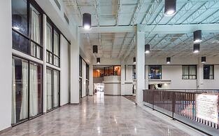 Red Roof Inn PLUS+ & Suites Houston - IAH Airport SW