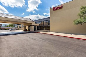Red Roof Inn PLUS+ & Suites Houston - IAH Airport SW