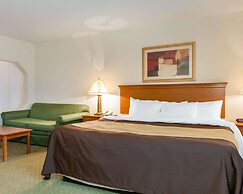 Quality Inn & Suites Near Amish Country