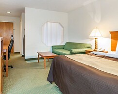 Quality Inn & Suites Near Amish Country