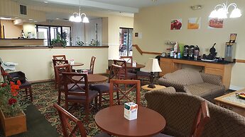 Quality Inn & Suites Near Amish Country