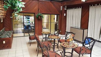 Quality Inn & Suites Near Amish Country