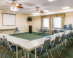 Quality Inn & Suites Near Amish Country