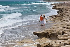 Jupiter Beach Resort & Spa