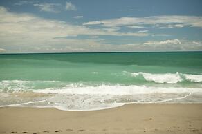 Jupiter Beach Resort & Spa