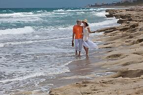 Jupiter Beach Resort & Spa