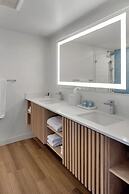 Jupiter Beach Resort & Spa