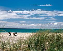 Jupiter Beach Resort & Spa