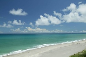 Jupiter Beach Resort & Spa