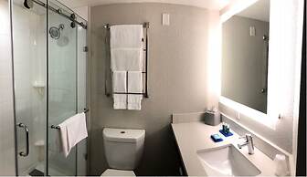 Holiday Inn Express & Suites Miami - Hialeah by IHG