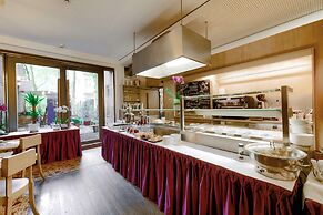 Hotel Bleibtreu Berlin by Golden Tulip