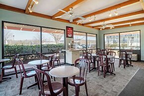 Econo Lodge Inn & Suites Rehoboth Beach