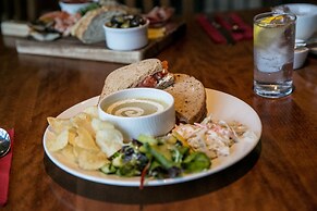 Lancaster House Hotel