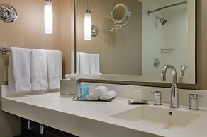 Hilton Toronto Airport Hotel & Suites