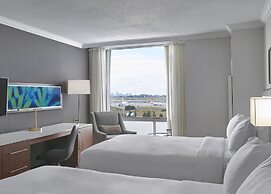 Hilton Toronto Airport Hotel & Suites