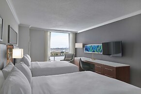 Hilton Toronto Airport Hotel & Suites
