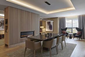 Hilton Toronto Airport Hotel & Suites