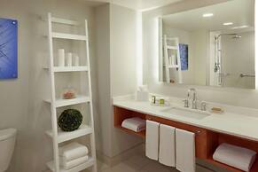 Hilton Toronto Airport Hotel & Suites