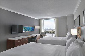 Hilton Toronto Airport Hotel & Suites