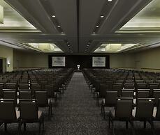 Hilton Toronto Airport Hotel & Suites