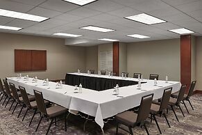 Hilton Toronto Airport Hotel & Suites