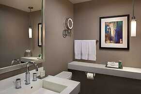 Hilton Toronto Airport Hotel & Suites