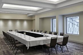 Hilton Toronto Airport Hotel & Suites