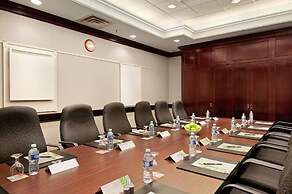 Hilton Toronto Airport Hotel & Suites