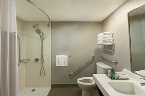 Hilton Toronto Airport Hotel & Suites