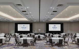 Hilton Toronto Airport Hotel & Suites