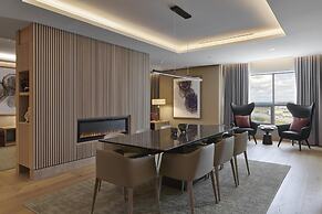 Hilton Toronto Airport Hotel & Suites