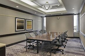 Hilton Toronto Airport Hotel & Suites