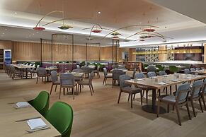 Hilton Toronto Airport Hotel & Suites